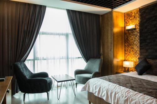 Deluxe Room (2 Adults + 1 Children)