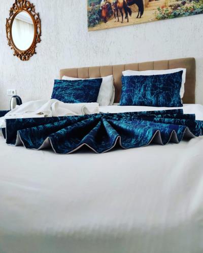 Economy Triple Room