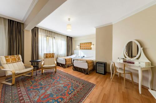 Family Room (5 Adults)