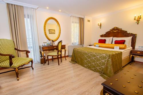 Queen Room with Balcony