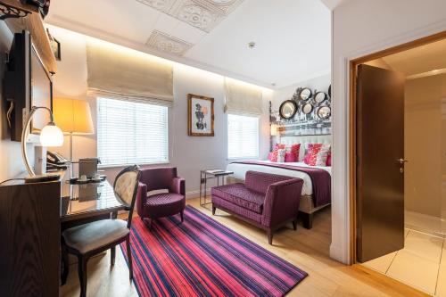Premium King Room with Sofa Bed and Garden View