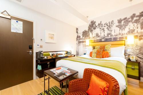Standard Queen Room