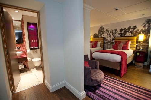Standard Room with Two Single Beds - Accessible