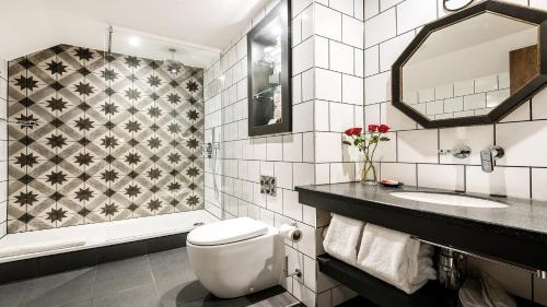 Premium King Room with Bath and Shower