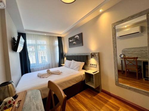 Queen Room