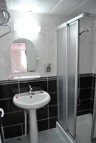 Economy Double or Twin Room
