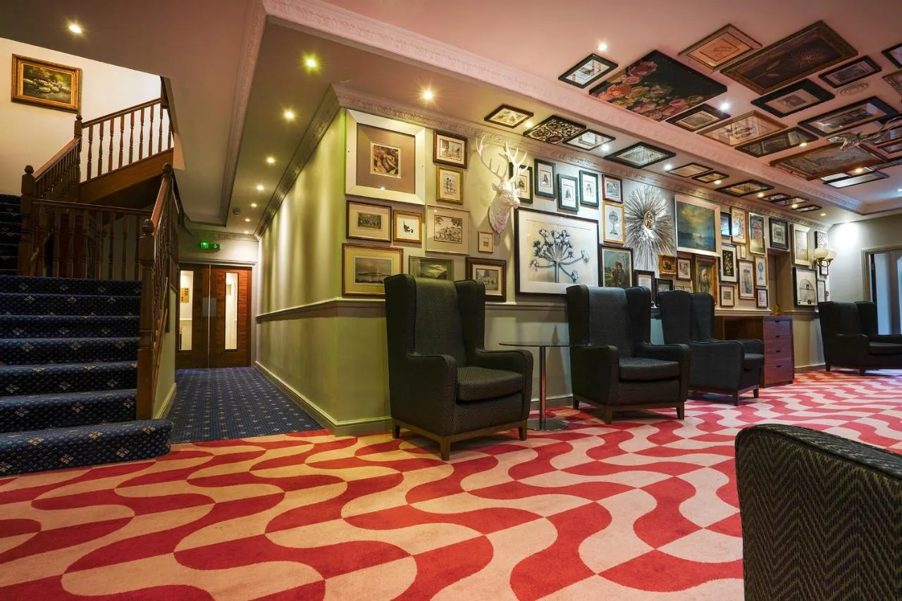 Waterton Park Hotel