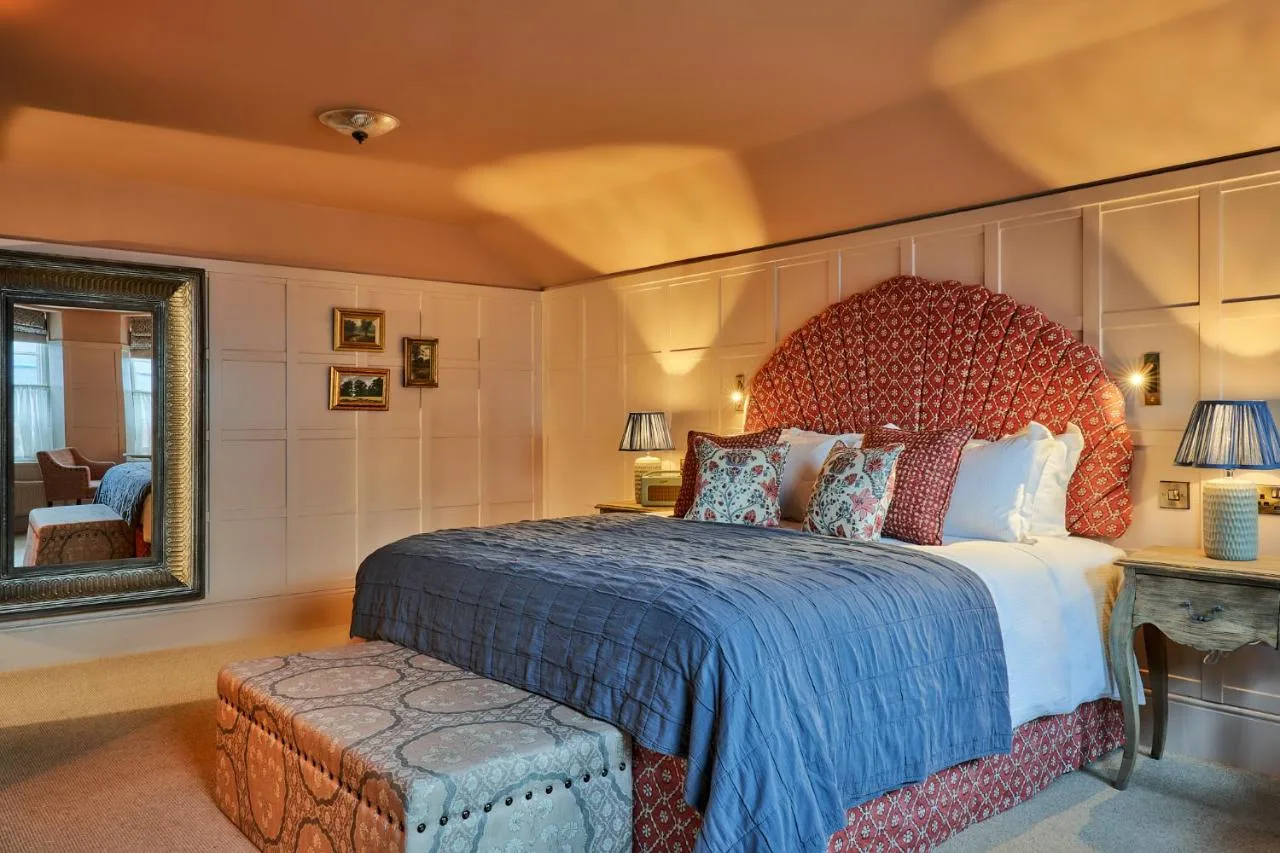 The White Horse – A Heartwood Inn