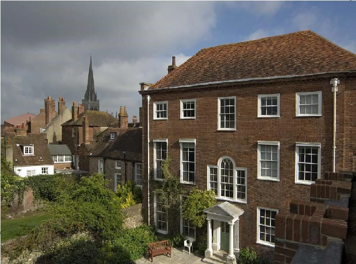 East Pallant Bed and Breakfast, Located in Large Georgian Townhouse in Central Chichester