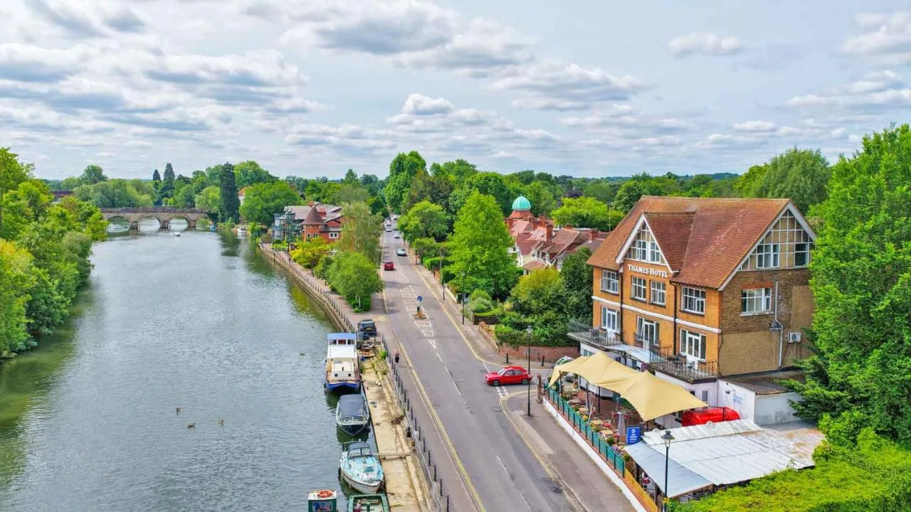 Uno Thames Hotel