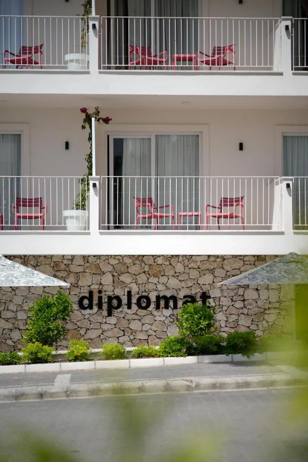 Diplomat Suites