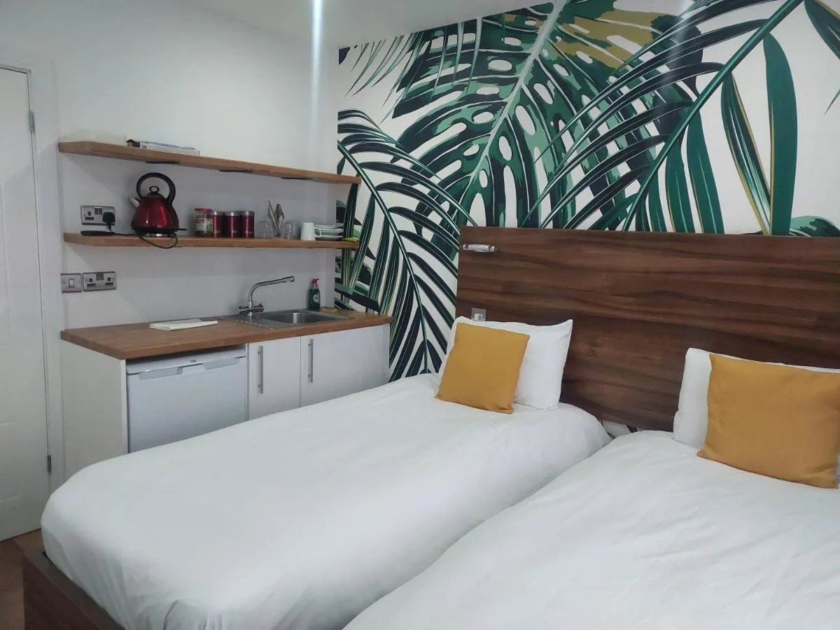 Heathrow Windsor Guest house with Airport parking at 8gbp per night