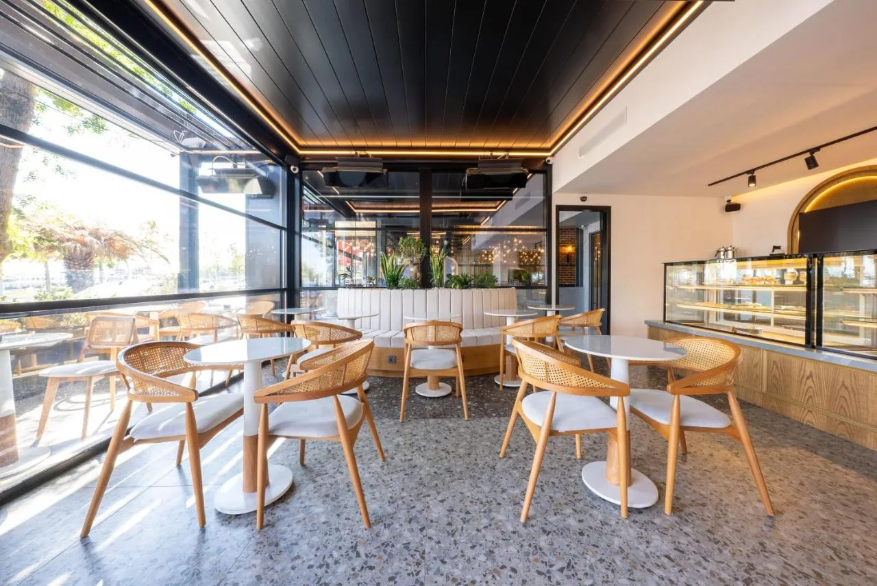 Premier Lounge Hotel