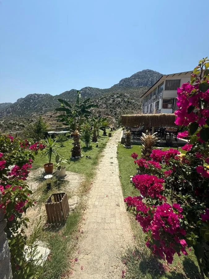 Yeşil Otel