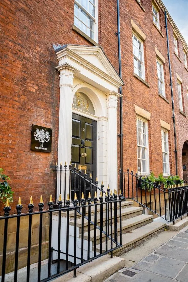 10 Park Square East, Luxury Serviced Apartments