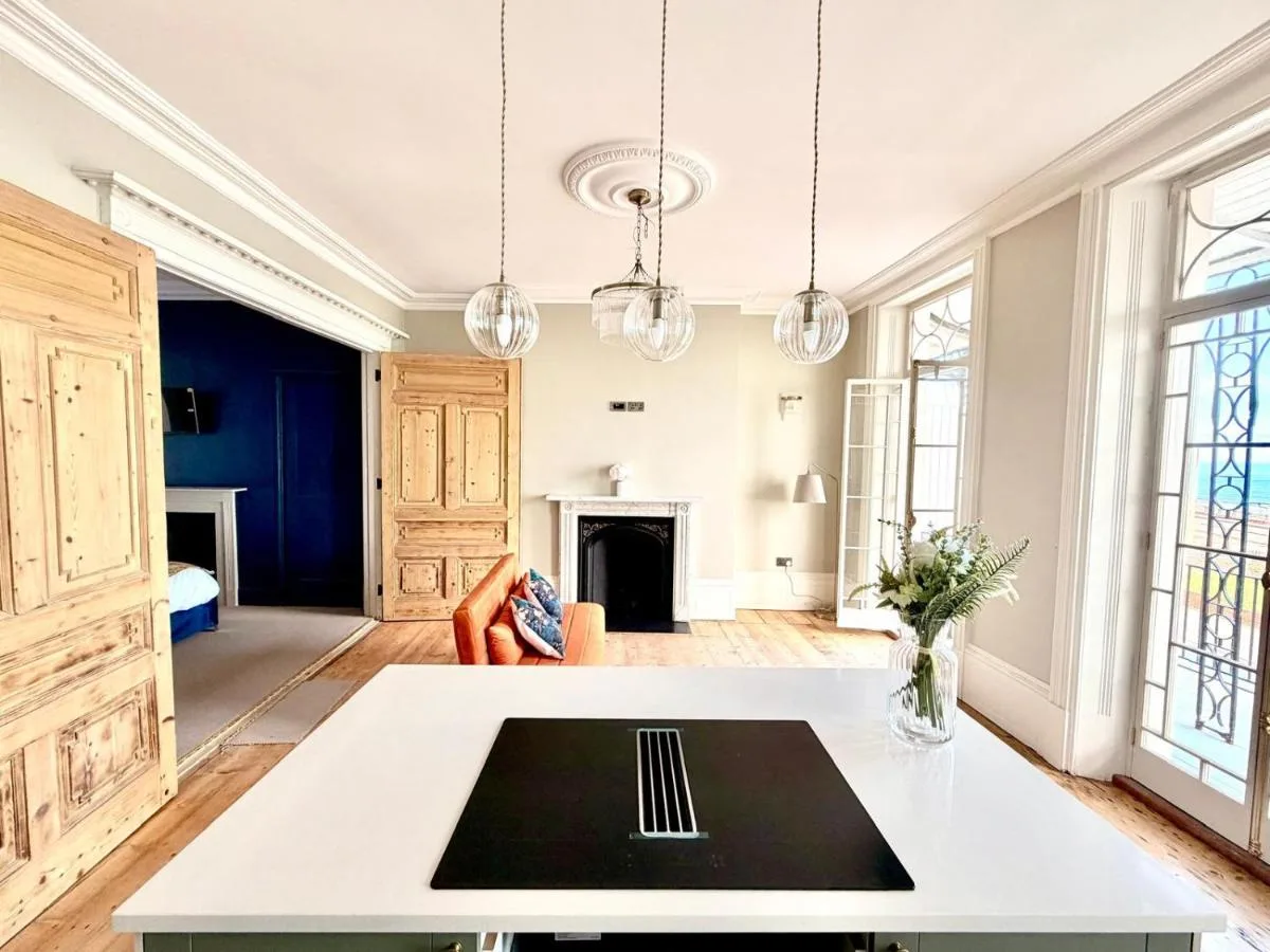 The Royal Harbour Suites – Wellington Crescent