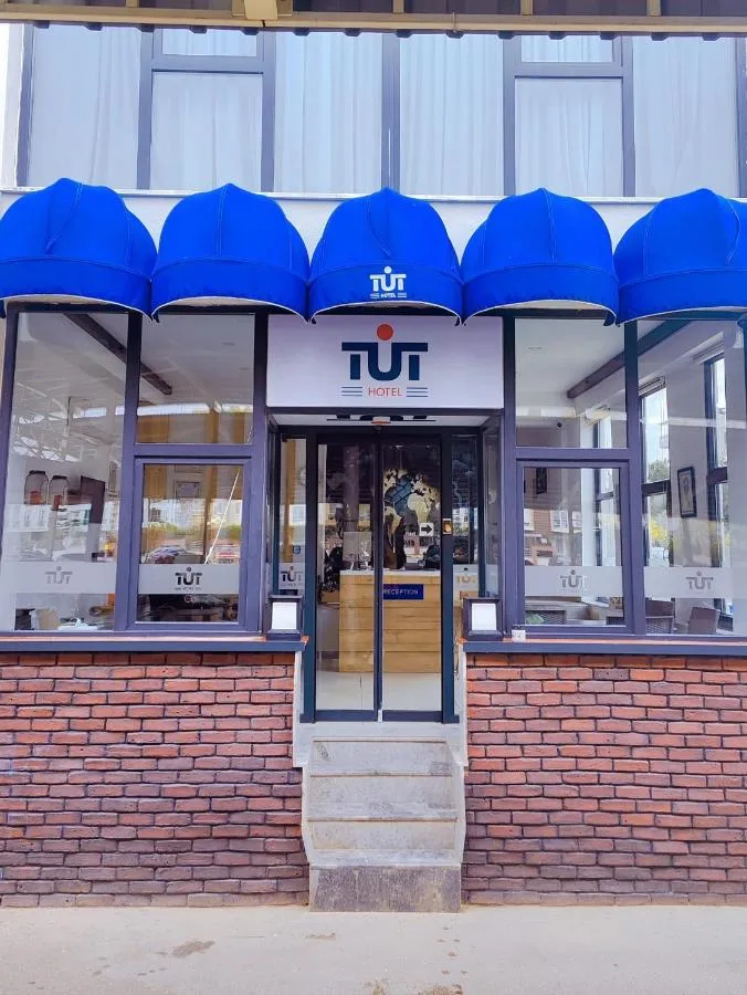 Tut Hotel