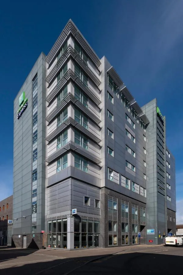 Holiday Inn Express Swindon City Centre by IHG