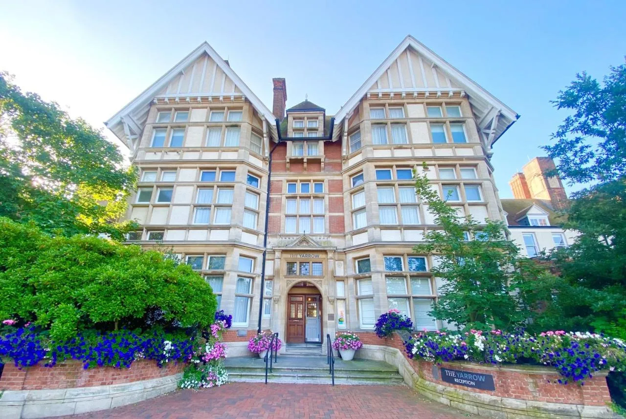 Yarrow Hotel