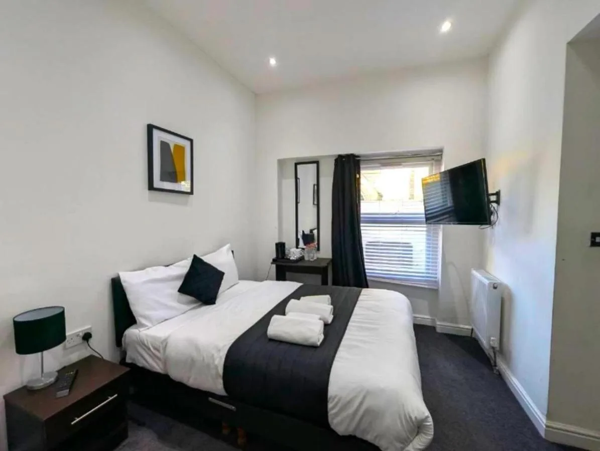 OYO Firs Lodge London Heathrow