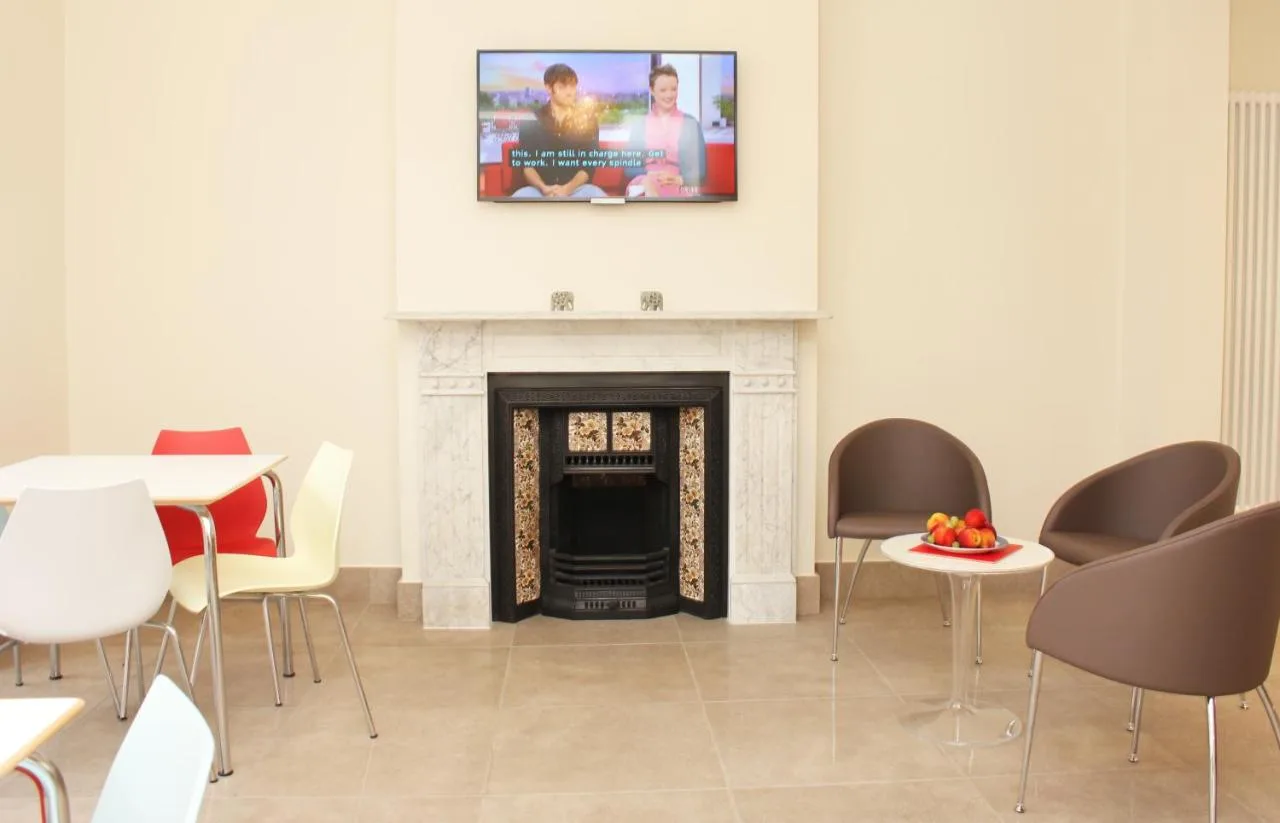 Brentwood Hotel & Apartments