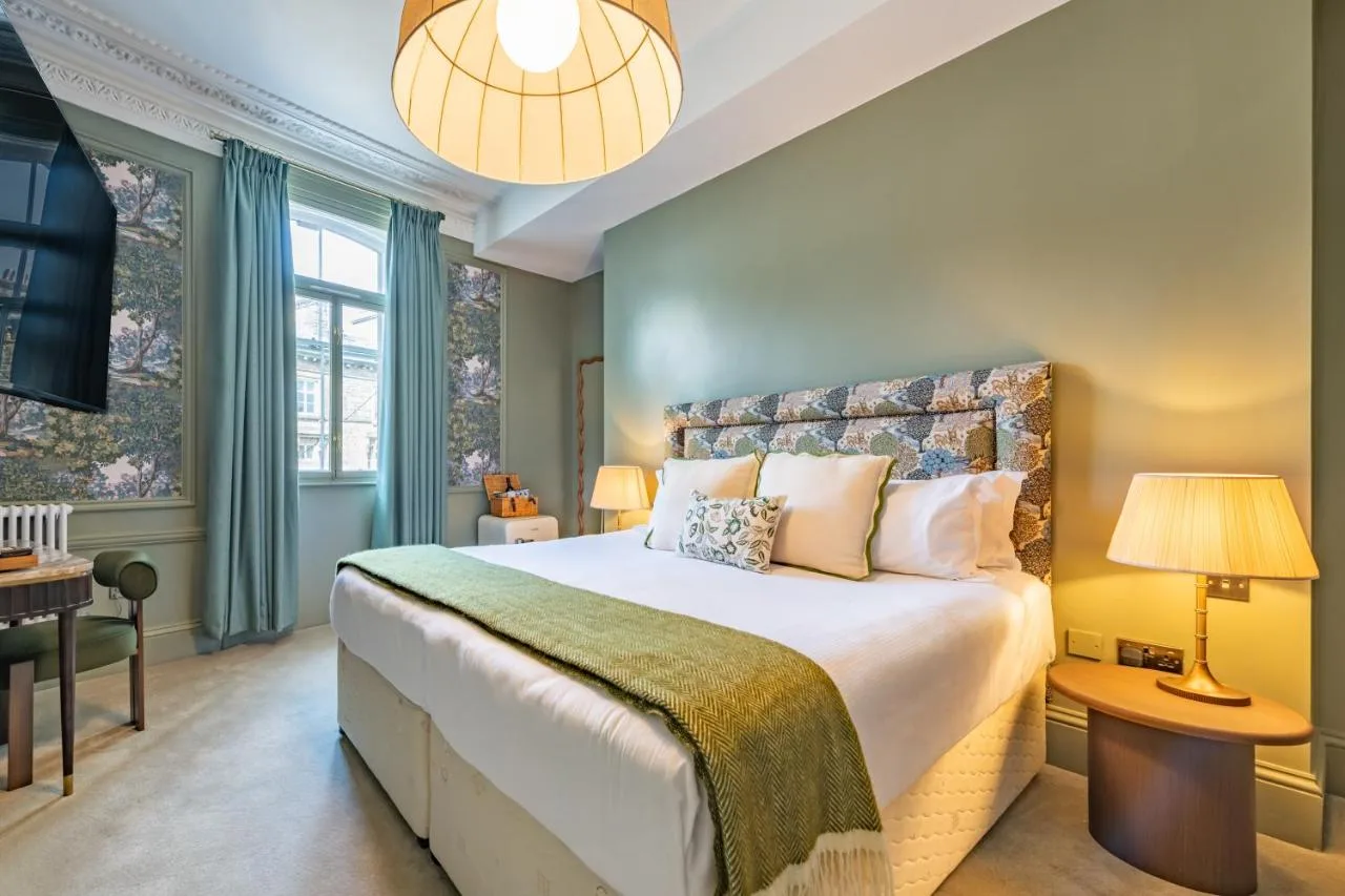Crescent Inn by Maison Pierre