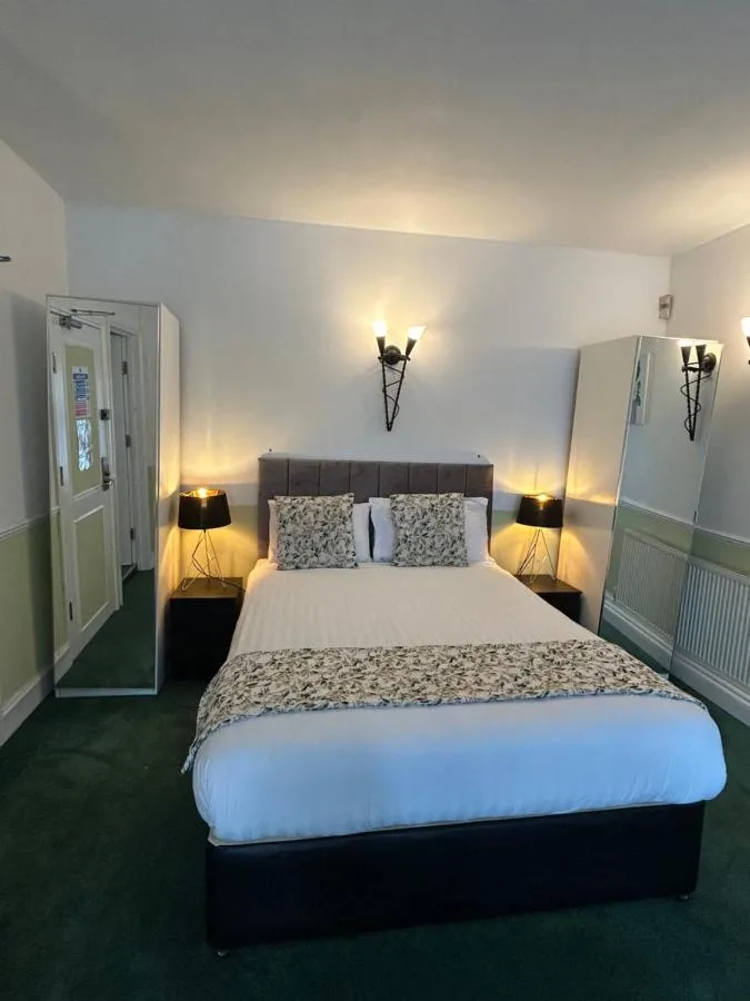 Barons Court Hotel