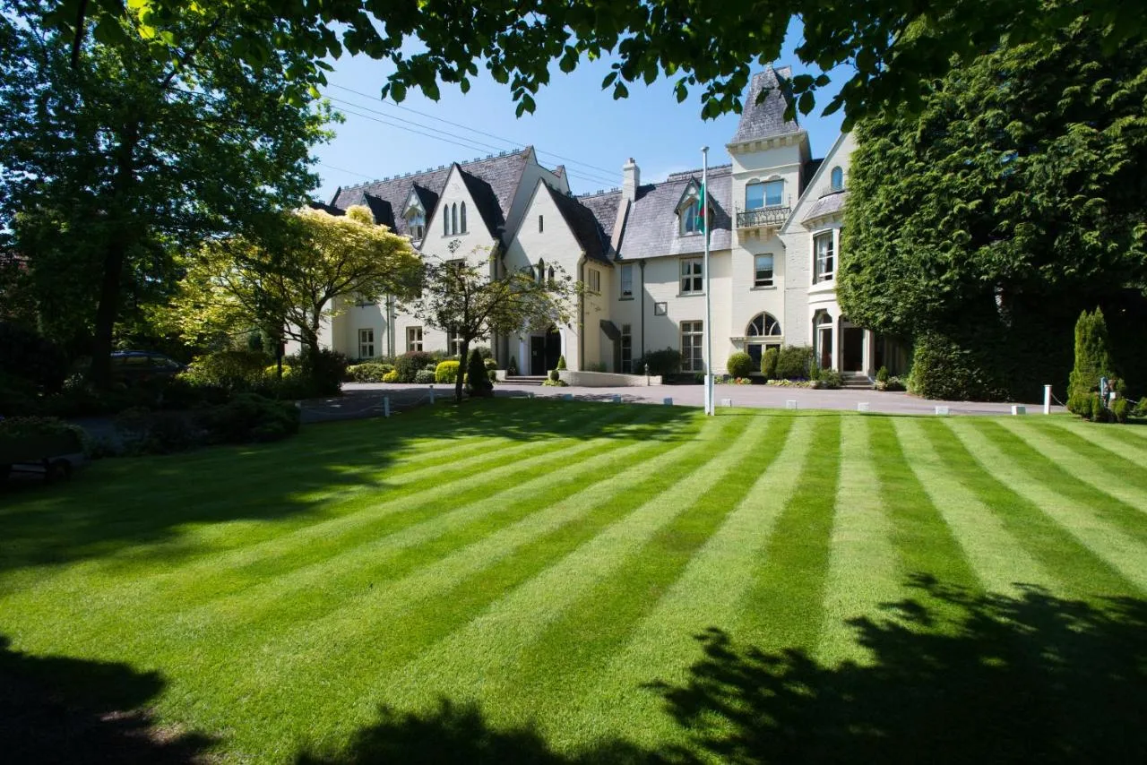 Glen-Yr-Afon House Hotel