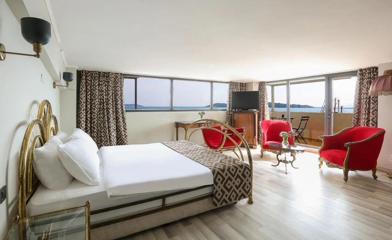 URLA PERA HOTEL