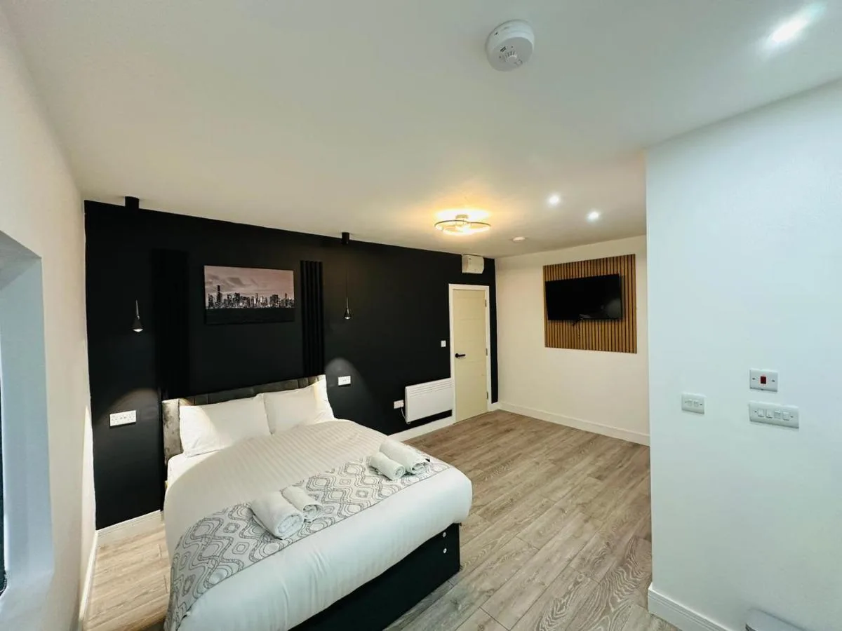 Heathrow Lodge Ltd