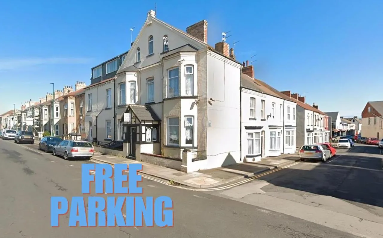 OYO Tudor Lodge – Redcar Beach