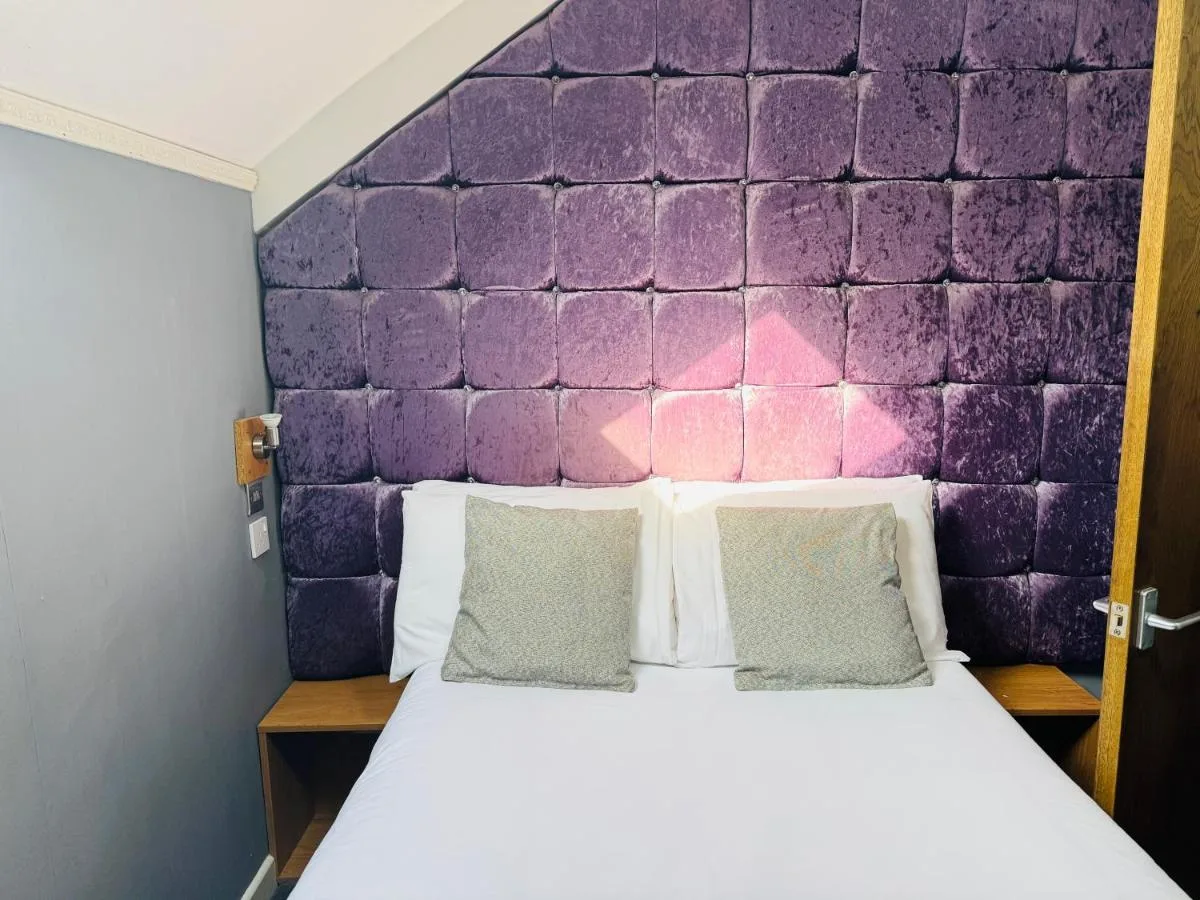 Hotels 24-7 – The Old Victoria Hotel