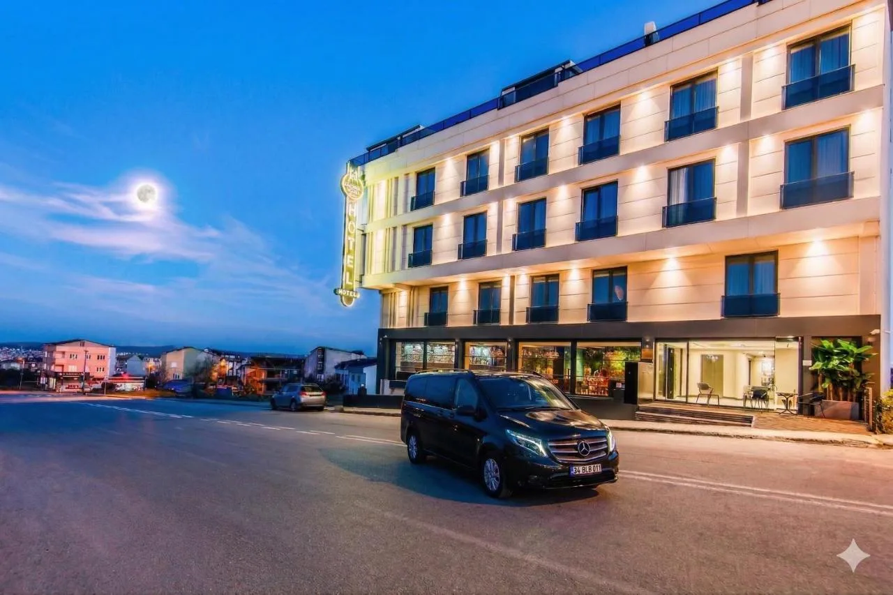Heaven Premium Hotel Restaurant & Airport Shuttle
