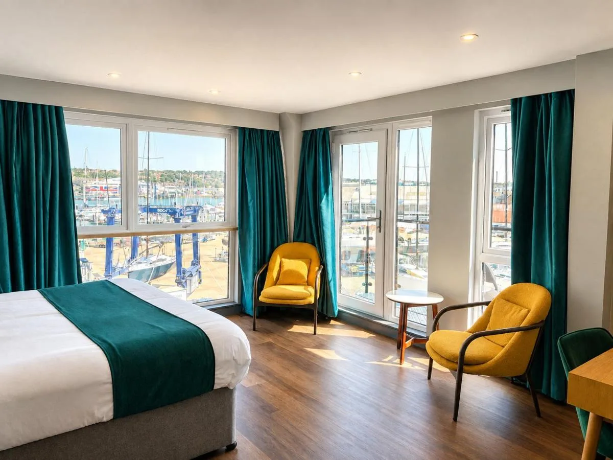 Pinnacle Suites Hotel
