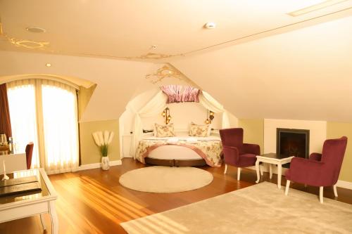 Deluxe King Suite