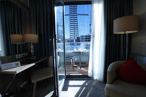 Deluxe Twin Room with Balcony