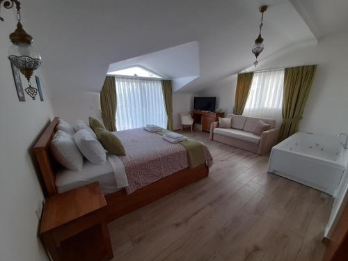 Deluxe Double Room with Bath