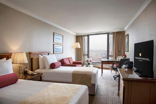 Premium İki Yataklı Çift Kişilik Oda - Şehir Manzaralı + Lounge Erişimi