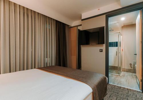 Standard Double Room - City View