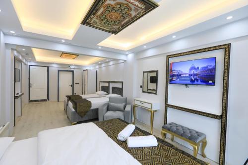 Quadruple Room with Private Bathroom