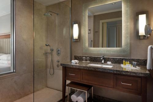 Executive King Room with Executive Lounge Access