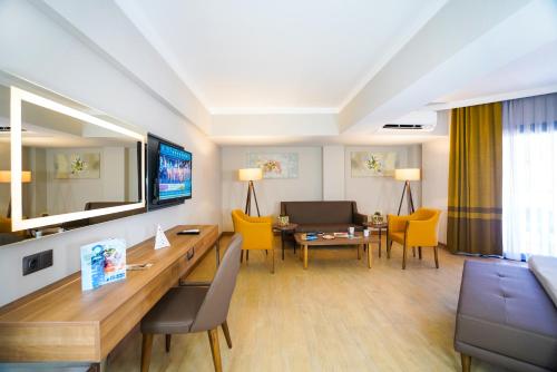 Deluxe Quadruple Room