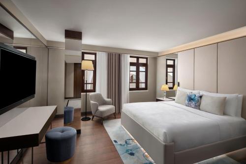 Deluxe Atrium King Room