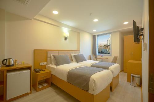 Standard Twin Room - City View