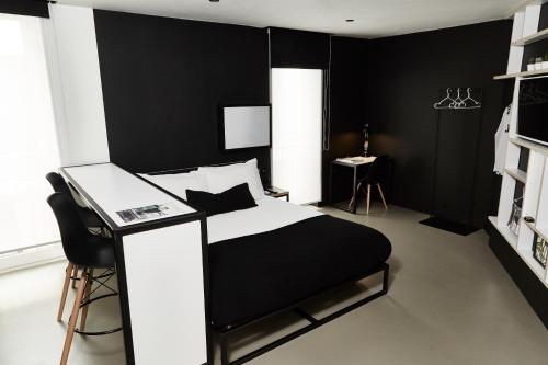 Small Studio with Kitchenette