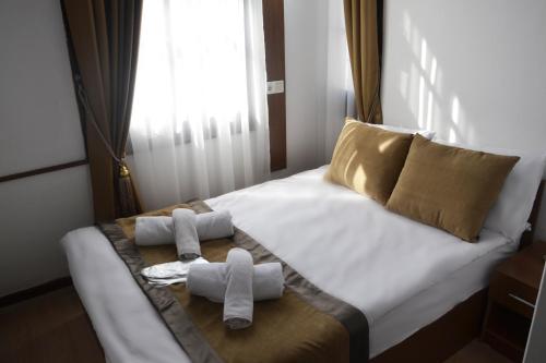 Small Double Room - 2nd Floor