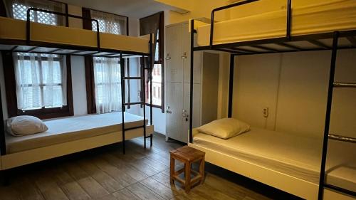 Single Bed in Mixed Dormitory Room