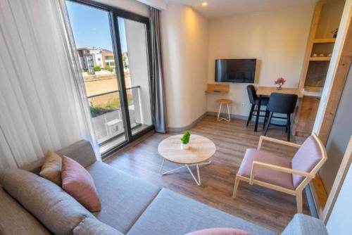 Deluxe Tek Yatak Odalı Daire - Bahçe Manzaralı