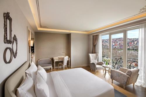 Deluxe Room with Spa Bath