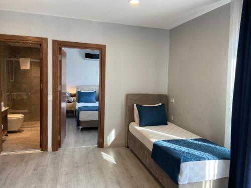 Triple Room with Terrace